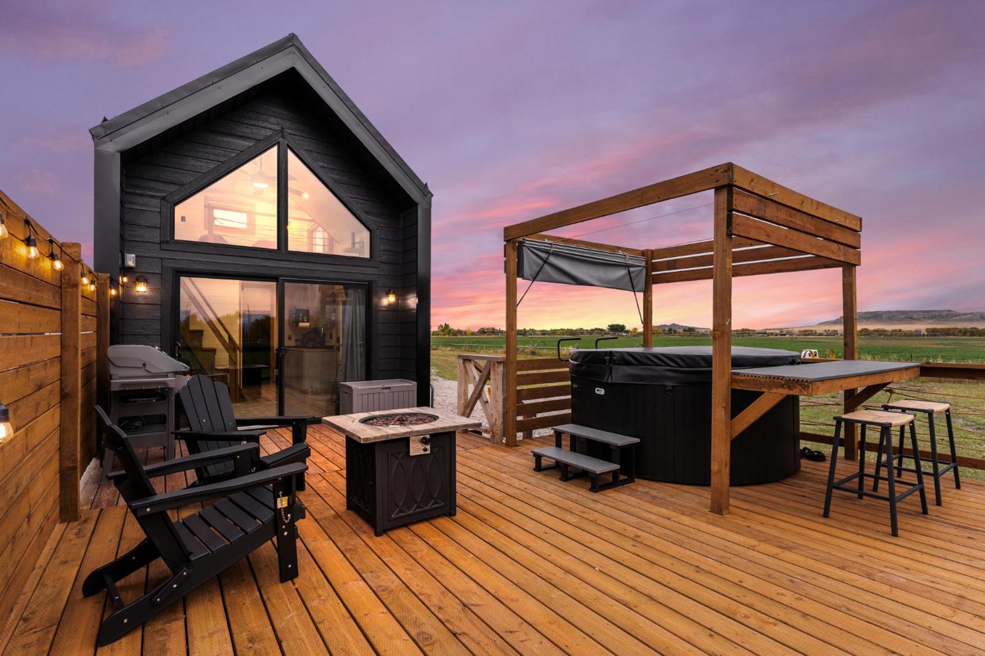 Modern Tiny Cabin, With Hot Tub In Choteau Mt Dış mekan fotoğraf