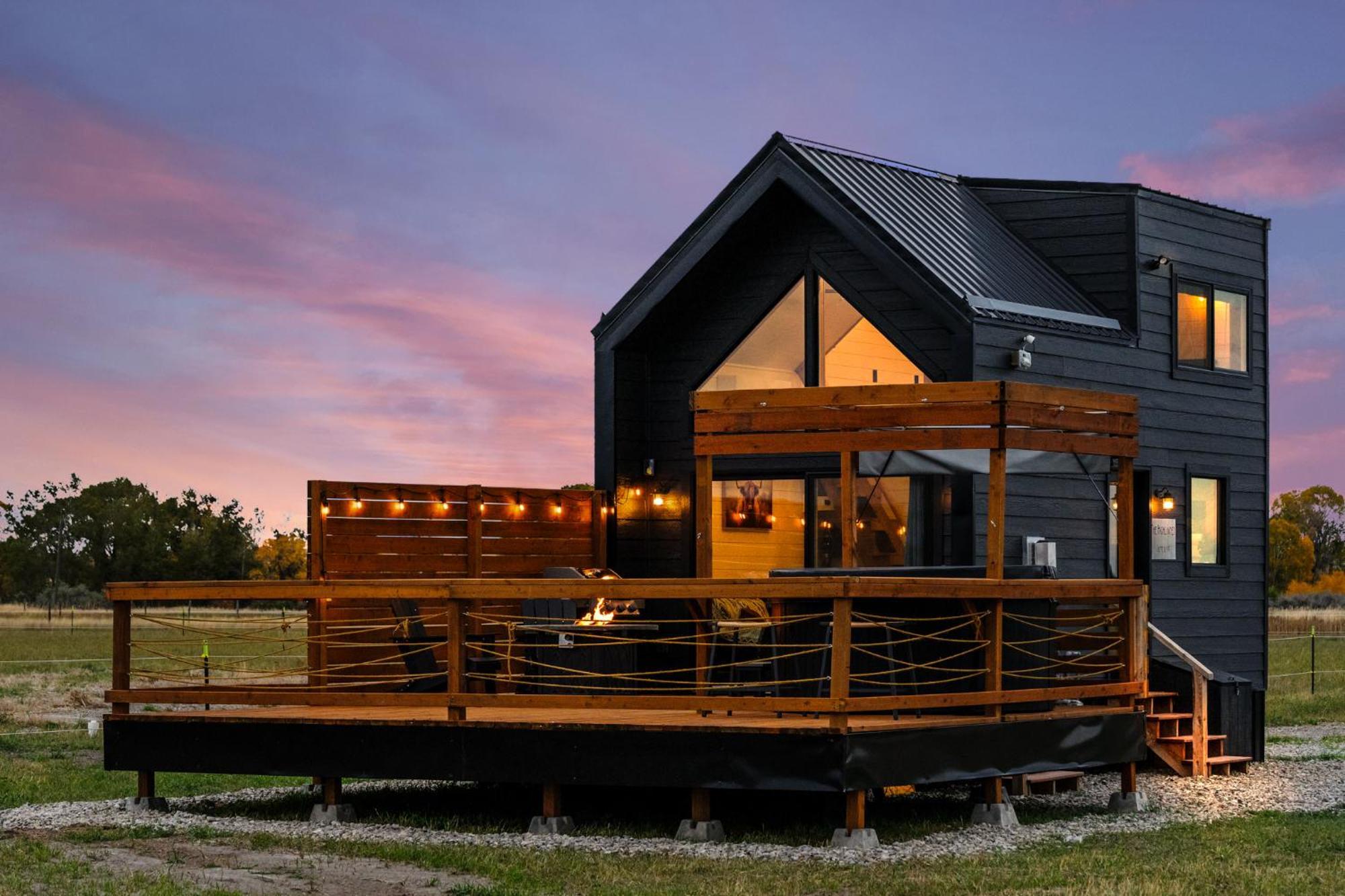 Modern Tiny Cabin, With Hot Tub In Choteau Mt Dış mekan fotoğraf