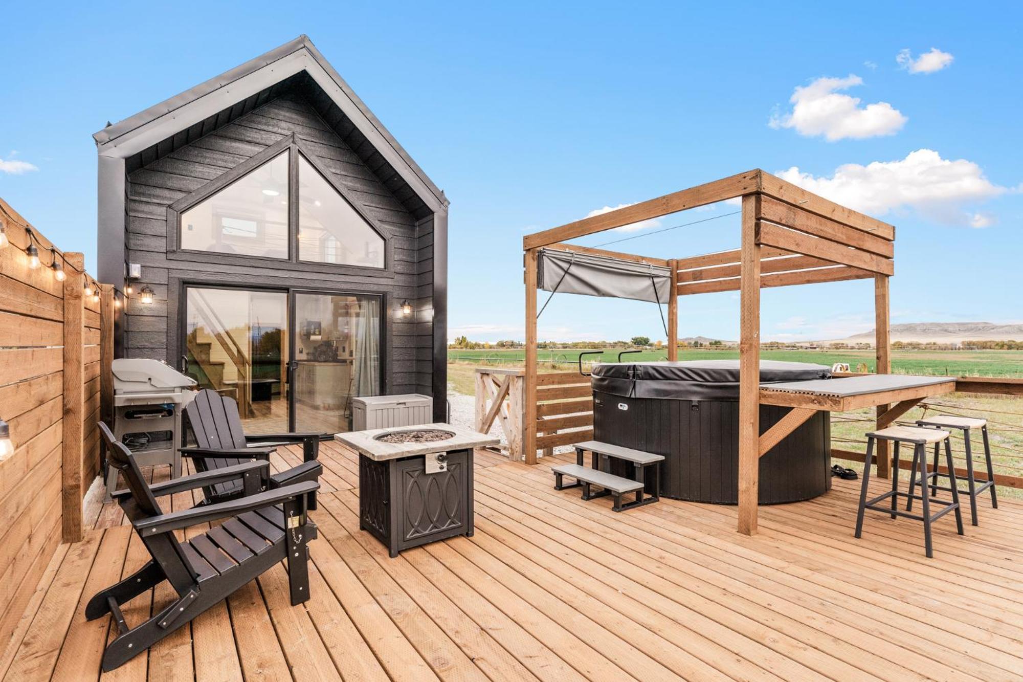 Modern Tiny Cabin, With Hot Tub In Choteau Mt Dış mekan fotoğraf