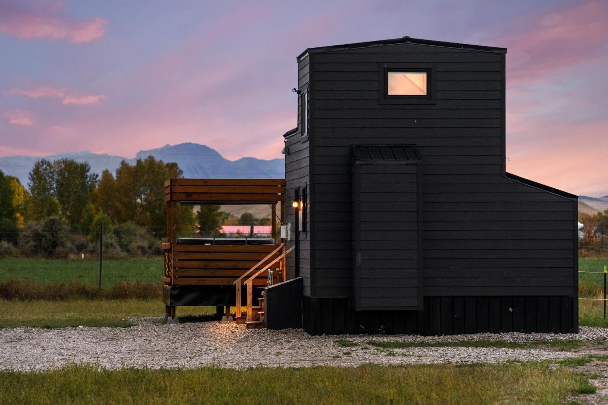 Modern Tiny Cabin, With Hot Tub In Choteau Mt Dış mekan fotoğraf
