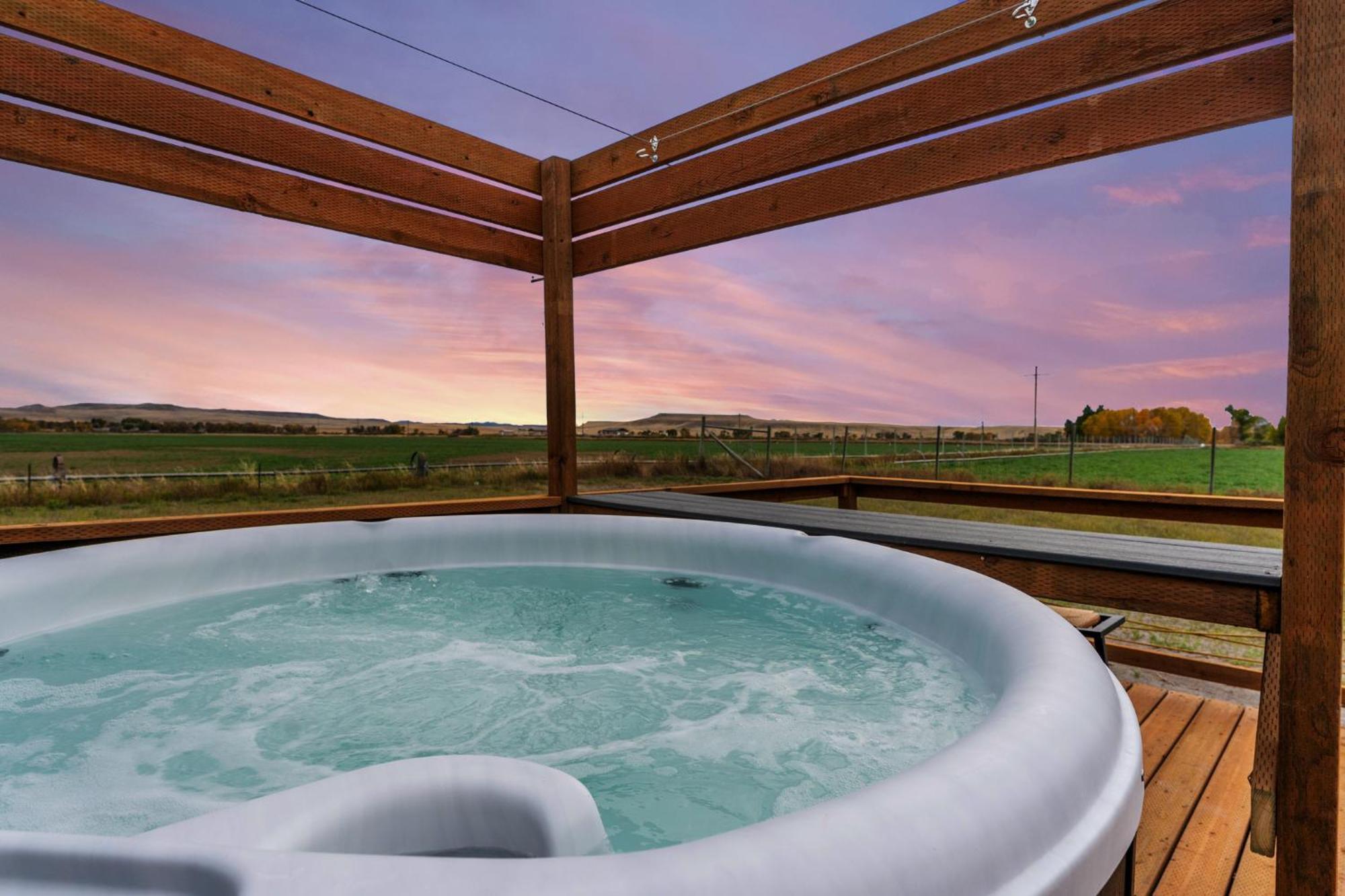 Modern Tiny Cabin, With Hot Tub In Choteau Mt Dış mekan fotoğraf